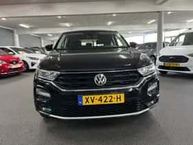 Volkswagen T-Roc (2019) thumbnail 3