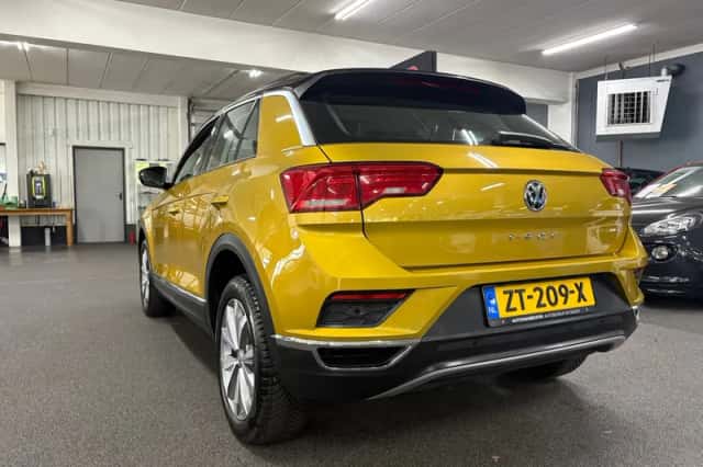 Volkswagen T-Roc (2019) thumbnail 3