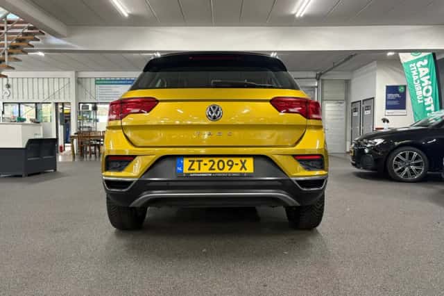Volkswagen T-Roc (2019) thumbnail 4