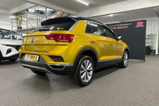 Volkswagen T-Roc (2019) thumbnail 5