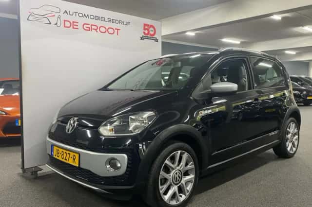 Volkswagen Up! (2016) thumbnail 2