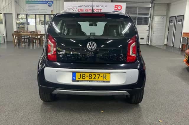 Volkswagen Up! (2016) thumbnail 5