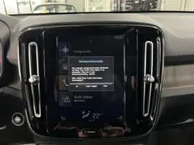 Volvo XC40 (2018) thumbnail 21