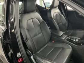 Volvo XC40 (2018) thumbnail 32