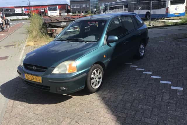 Kia Rio (2004) thumbnail 1