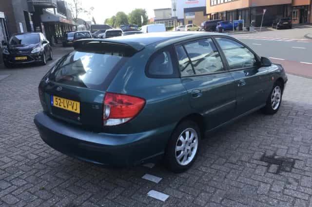 Kia Rio (2004) thumbnail 3