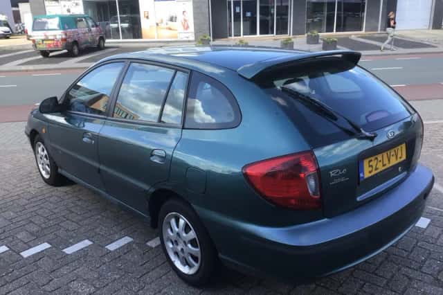 Kia Rio (2004) thumbnail 4