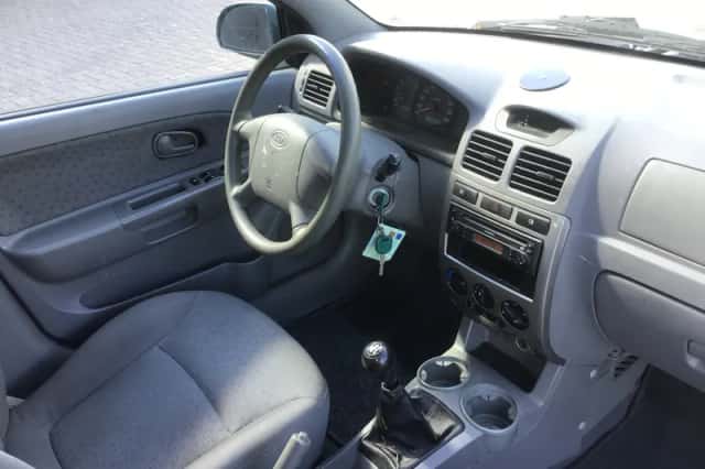 Kia Rio (2004) thumbnail 5