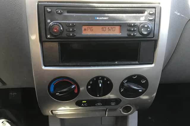 Kia Rio (2004) thumbnail 6
