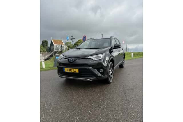 Toyota RAV4 (2018) thumbnail 1