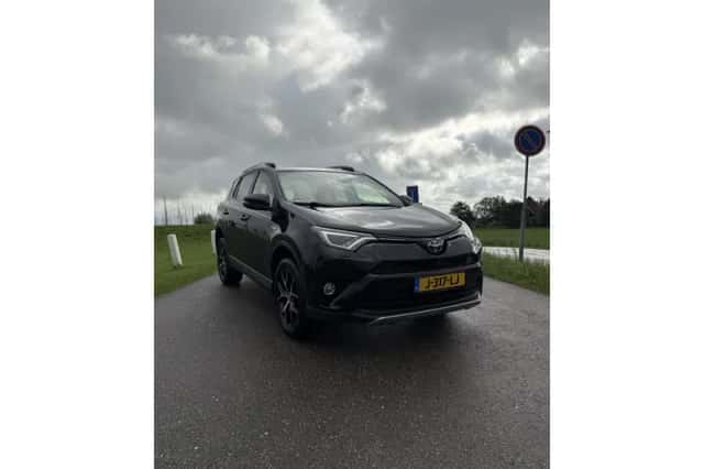 Toyota RAV4 (2018) thumbnail 2