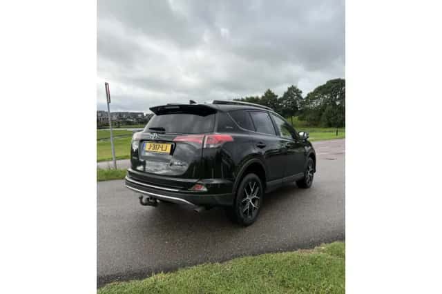 Toyota RAV4 (2018) thumbnail 3
