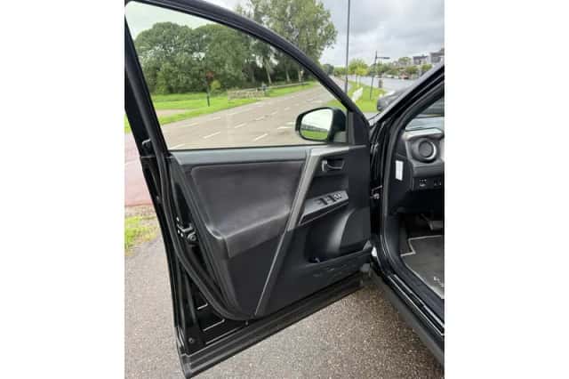 Toyota RAV4 (2018) thumbnail 6
