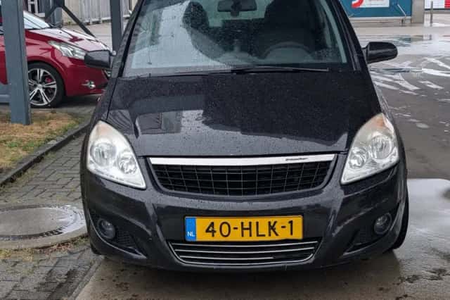 Opel Zafira (2008) thumbnail 2