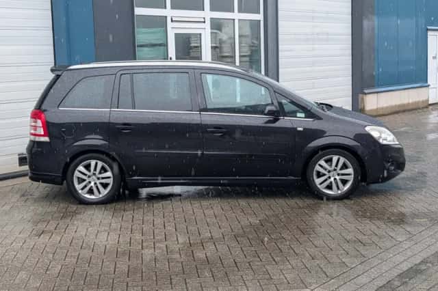 Opel Zafira (2008) thumbnail 4