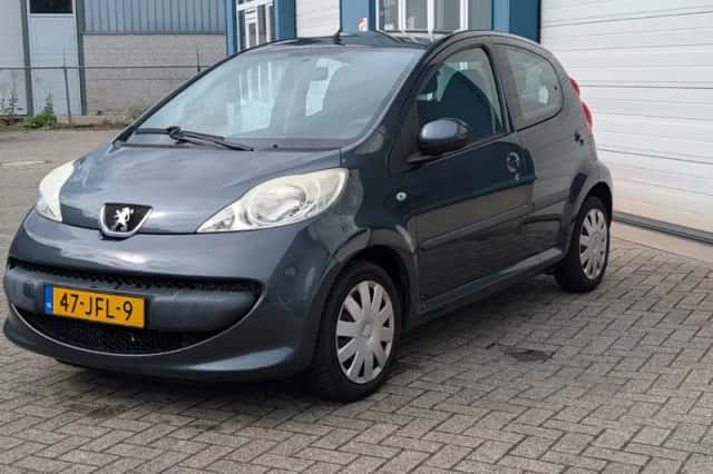 Peugeot 107 (2008) thumbnail 3