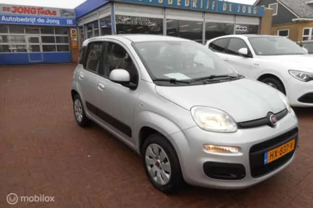 Fiat Panda (2015) thumbnail 2