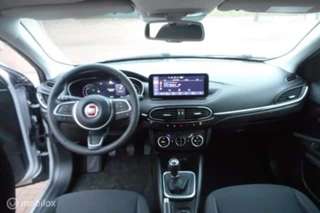 Fiat Tipo (2024) thumbnail 2