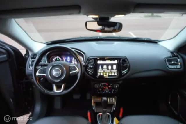 Jeep Compass (2020) thumbnail 2