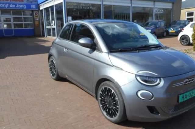 Fiat 500e (2022) thumbnail 3