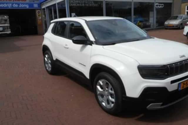 Jeep Avenger (2024) thumbnail 1