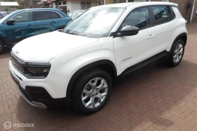 Jeep Avenger (2024) thumbnail 4