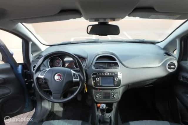 Fiat Punto (2018) thumbnail 2