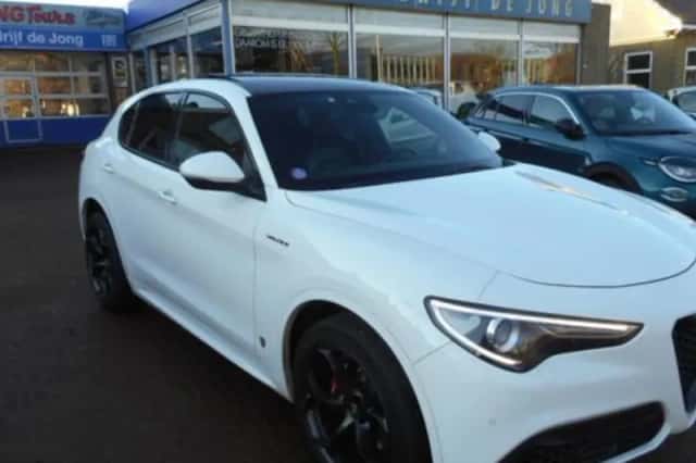 Alfa Romeo Stelvio (2020) thumbnail 3