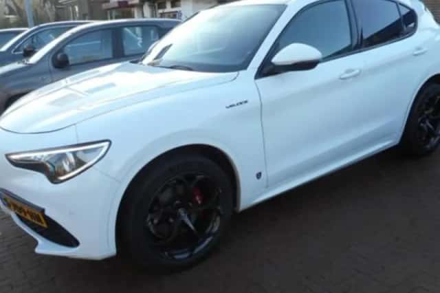 Alfa Romeo Stelvio (2020) thumbnail 4