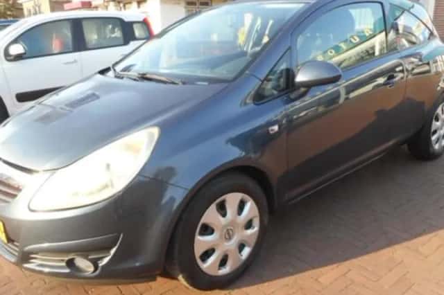 Opel Corsa (2009) thumbnail 3
