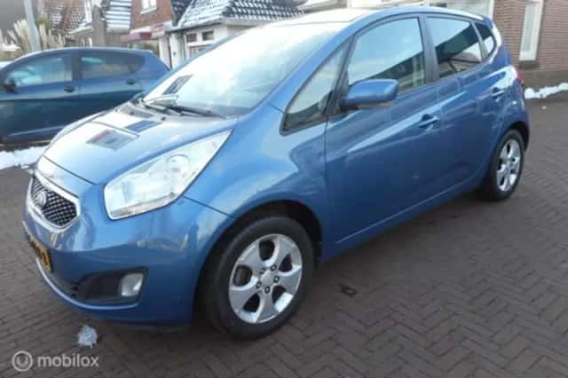 Kia Venga (2013) thumbnail 2