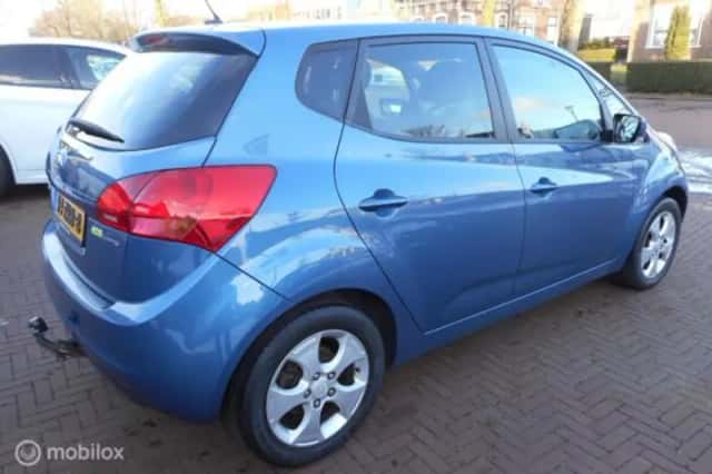 Kia Venga (2013) thumbnail 3