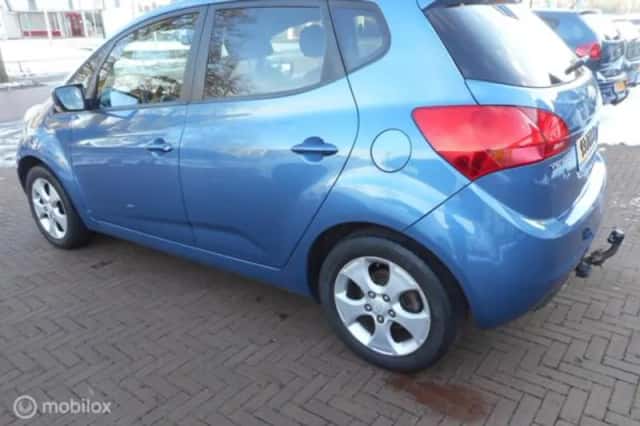 Kia Venga (2013) thumbnail 4