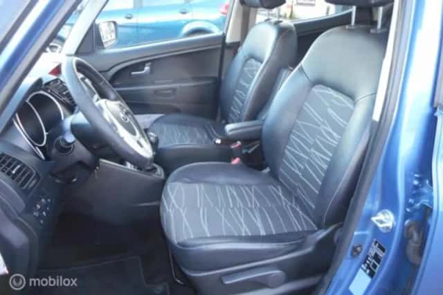 Kia Venga (2013) thumbnail 5