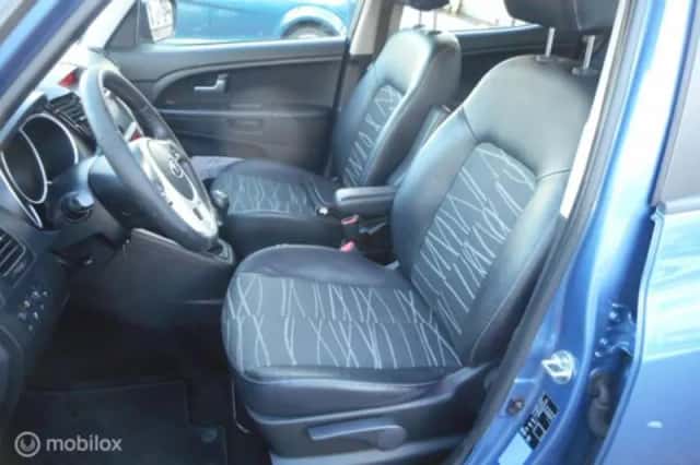Kia Venga (2013) thumbnail 6
