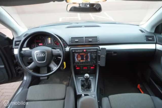 Audi A4 (2007) thumbnail 2