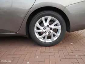 Toyota Auris (2017) thumbnail 13