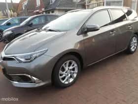 Toyota Auris (2017) thumbnail 3