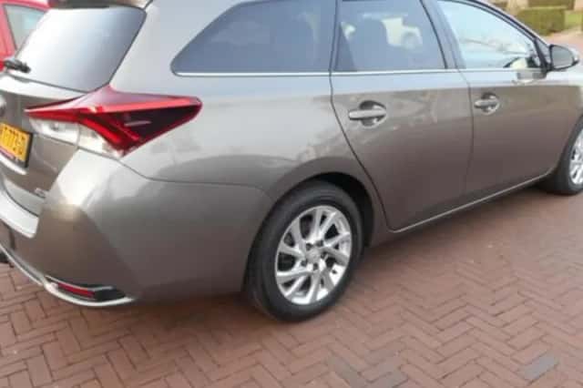 Toyota Auris (2017) thumbnail 4