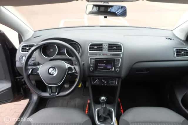 Volkswagen Polo (2014) thumbnail 3