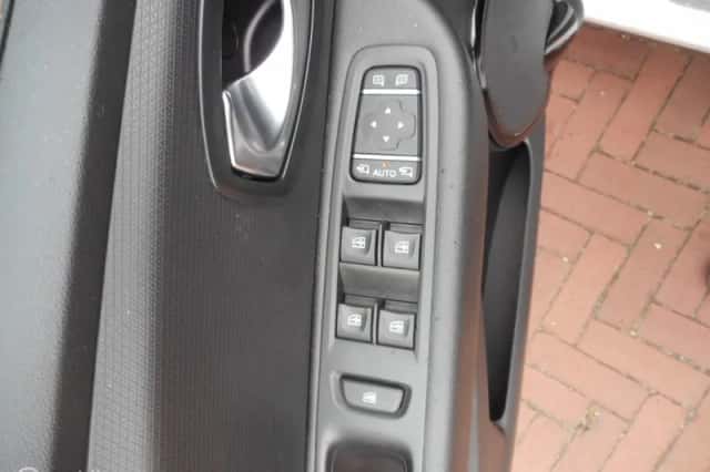 Renault Clio (2020) thumbnail 4