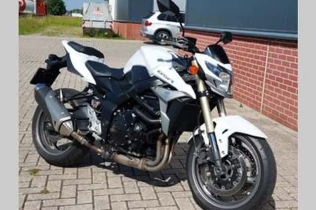 Suzuki GSR (2013) thumbnail 1