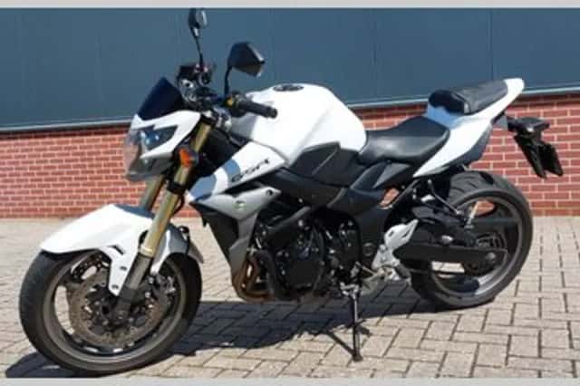 Suzuki GSR (2013) thumbnail 2