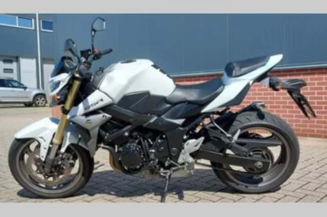 Suzuki GSR (2013) thumbnail 4