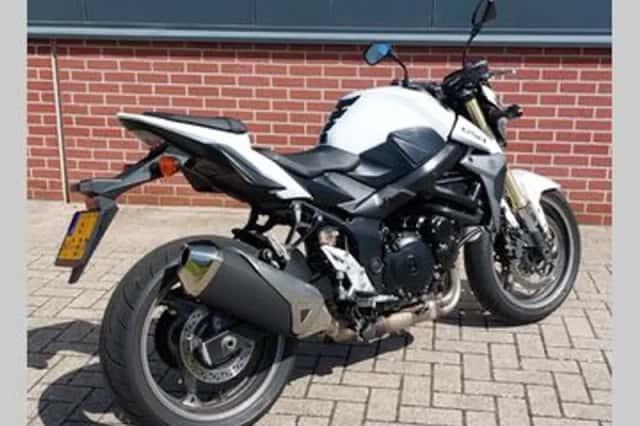 Suzuki GSR (2013) thumbnail 5