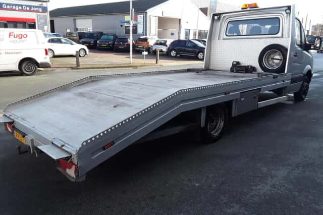 Mercedes-Benz Sprinter (2011) thumbnail 3