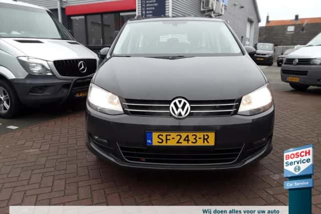 Volkswagen Sharan (2012) thumbnail 2