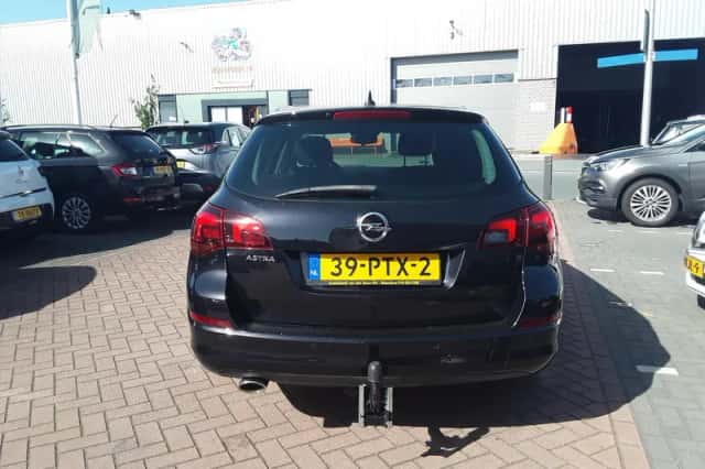 Opel Astra (2011) thumbnail 5