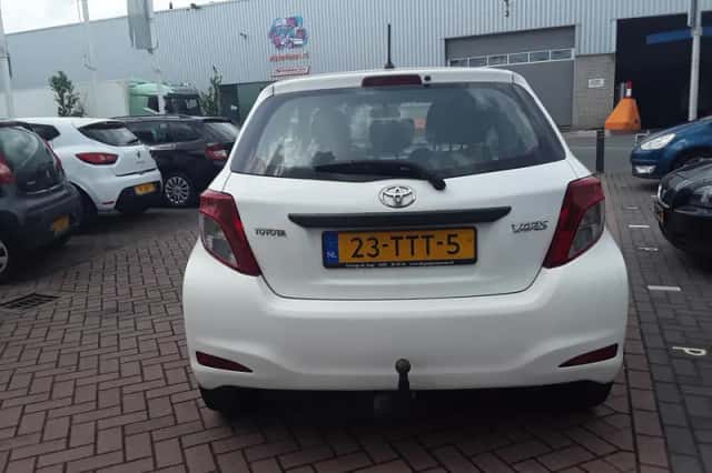 Toyota Yaris (2012) thumbnail 5