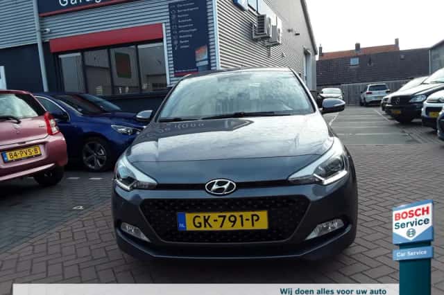 Hyundai i20 (2015) thumbnail 2